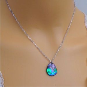 Shell Teardrop Pendant Necklace.